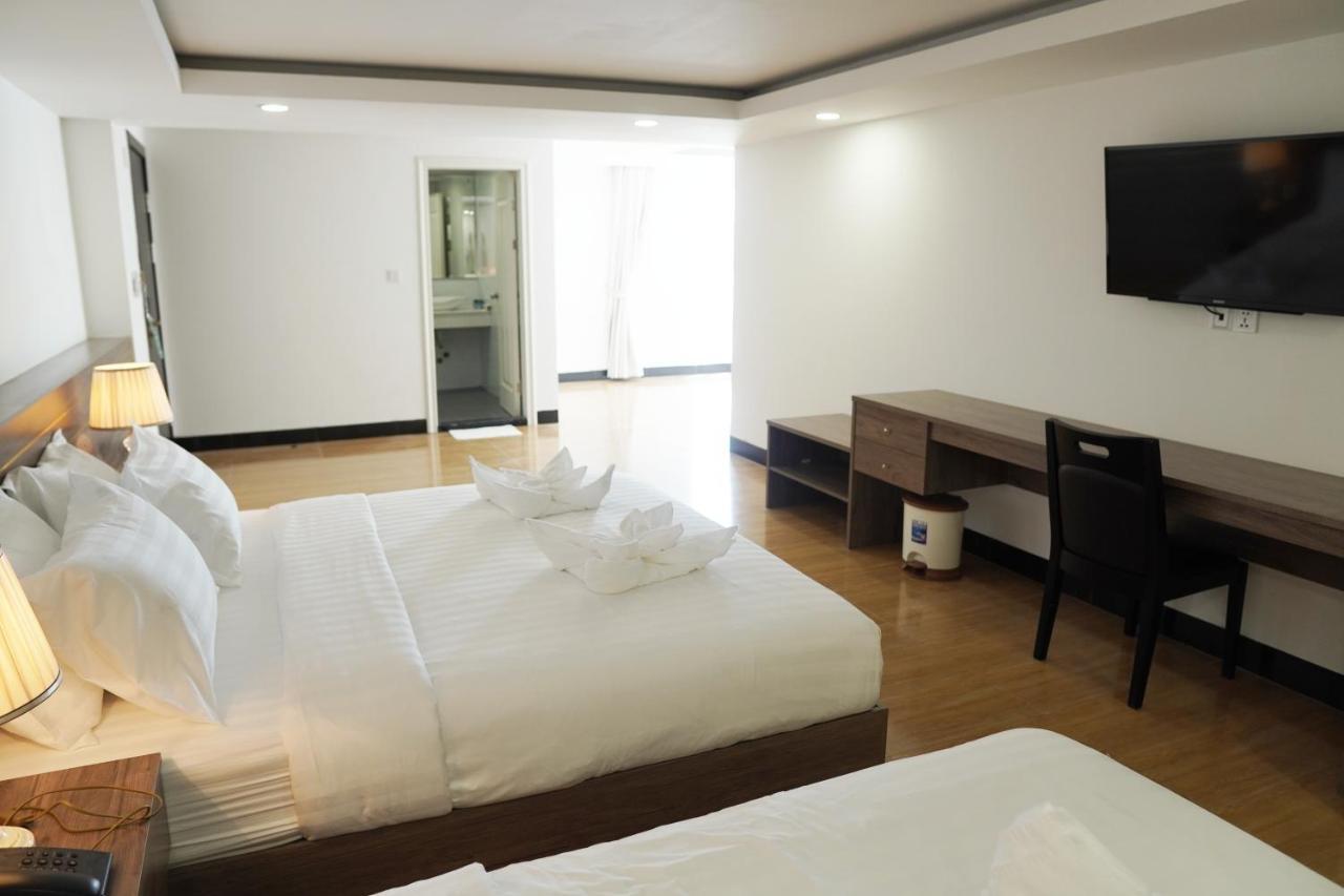 Apple Hotel Three - Near Pnh Airport Phnom Penh Exterior foto