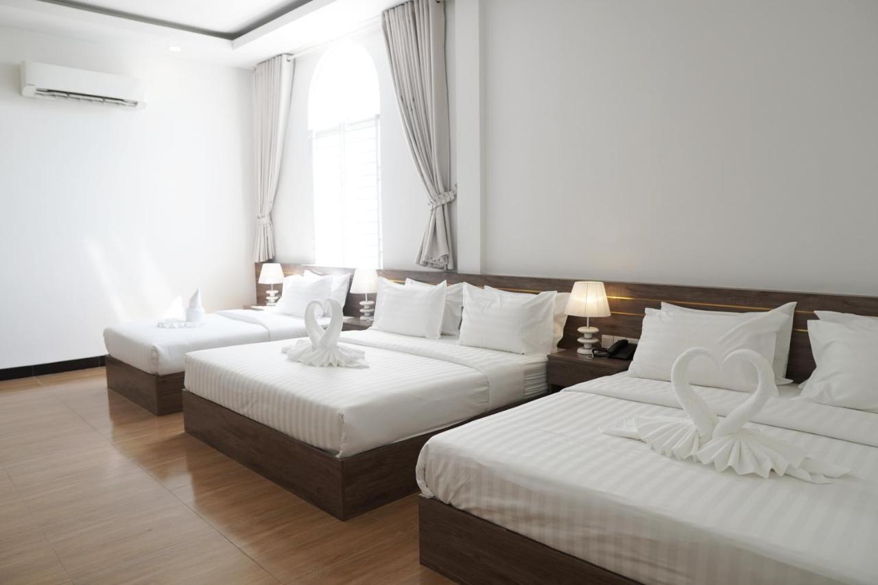 Apple Hotel Three - Near Pnh Airport Phnom Penh Exterior foto