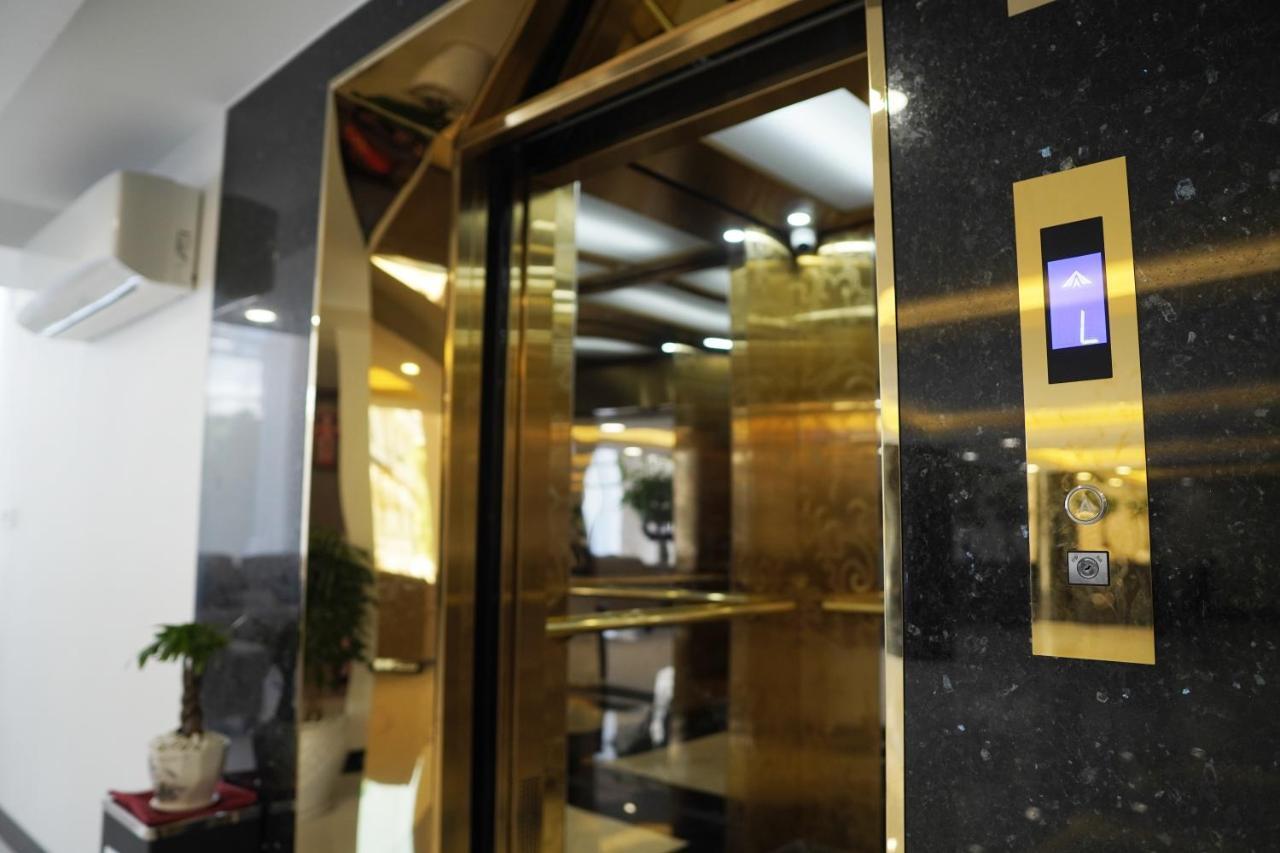 Apple Hotel Three - Near Pnh Airport Phnom Penh Exterior foto