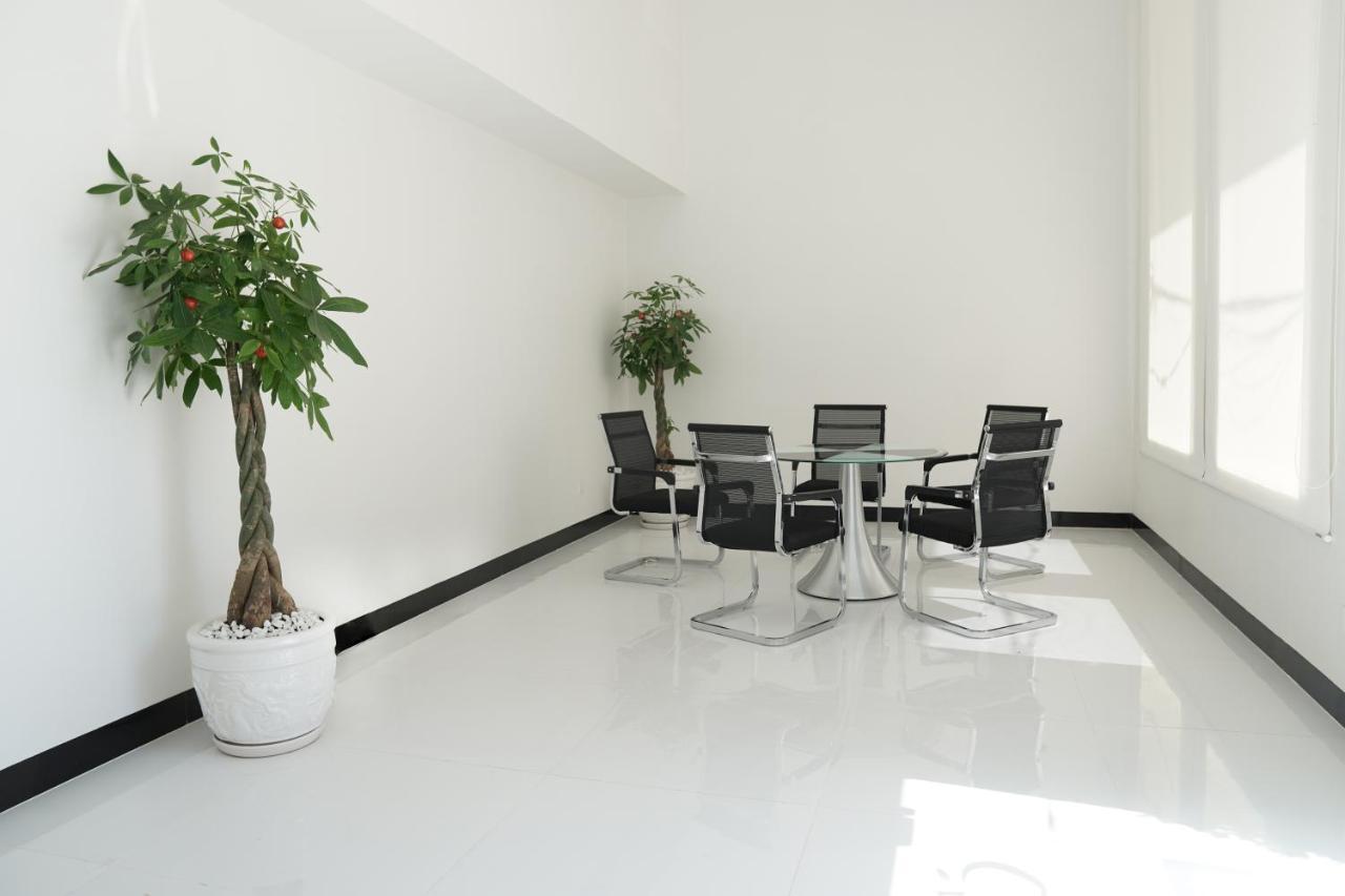 Apple Hotel Three - Near Pnh Airport Phnom Penh Exterior foto