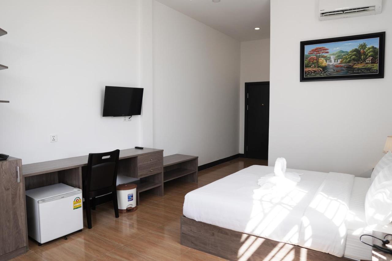 Apple Hotel Three - Near Pnh Airport Phnom Penh Exterior foto