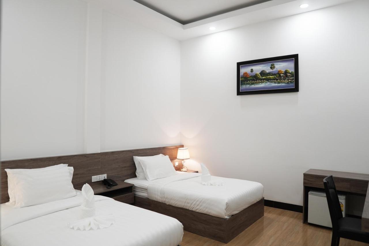 Apple Hotel Three - Near Pnh Airport Phnom Penh Exterior foto