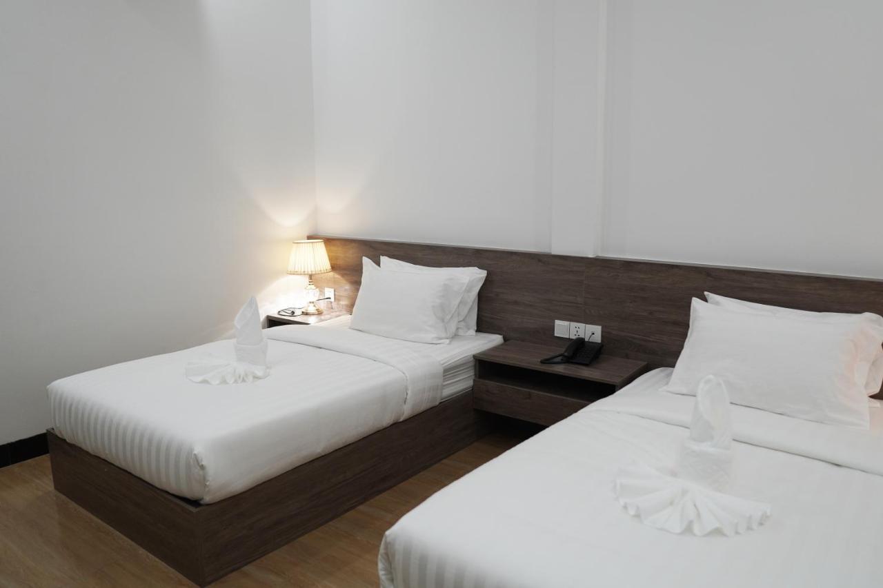 Apple Hotel Three - Near Pnh Airport Phnom Penh Exterior foto