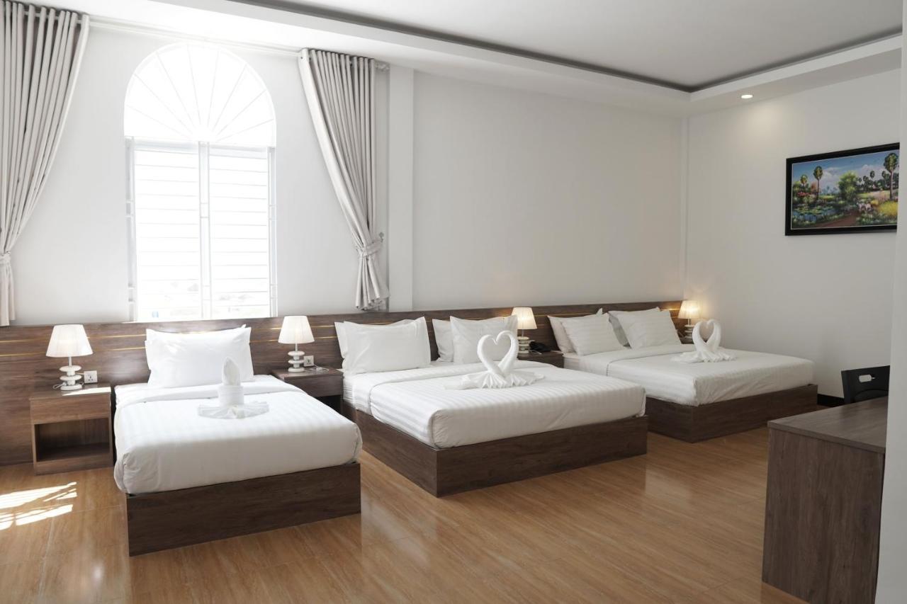 Apple Hotel Three - Near Pnh Airport Phnom Penh Exterior foto