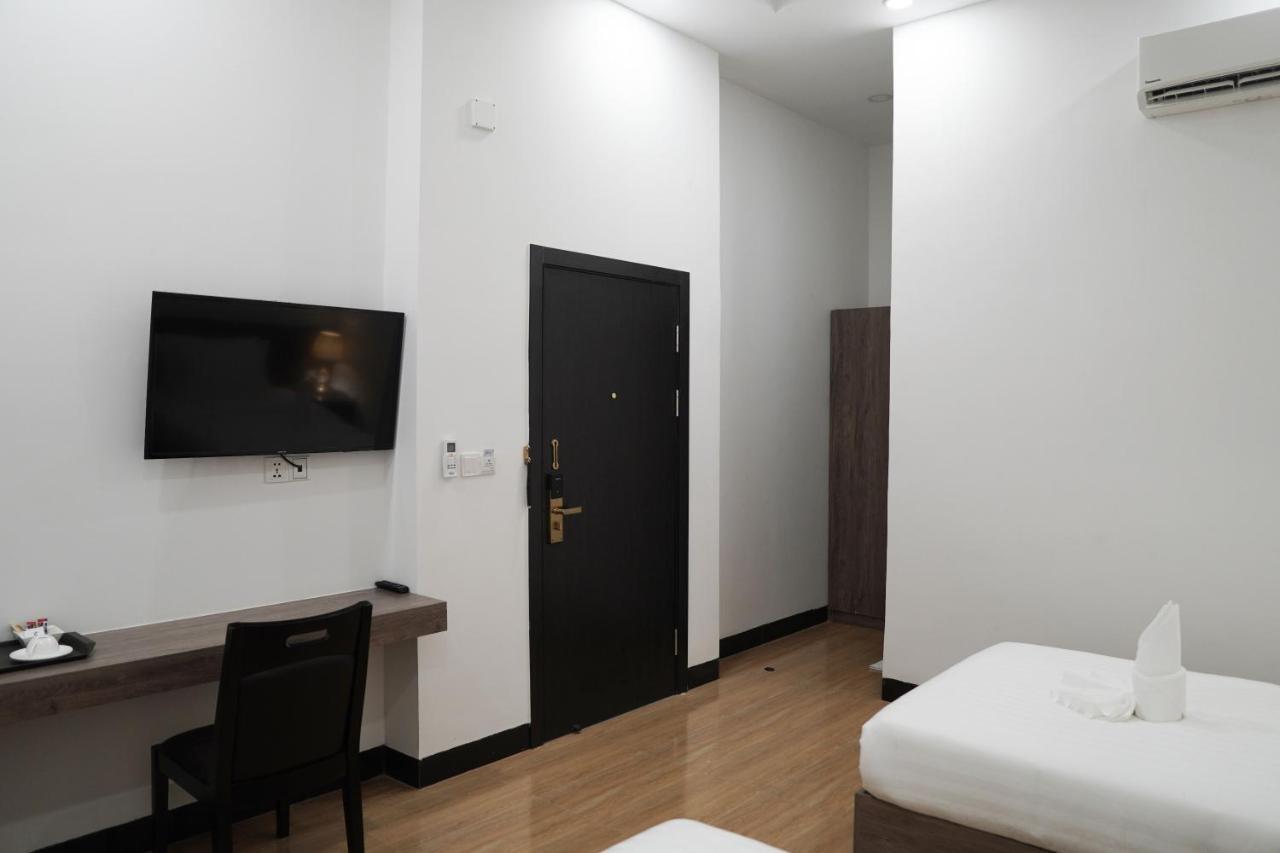 Apple Hotel Three - Near Pnh Airport Phnom Penh Exterior foto