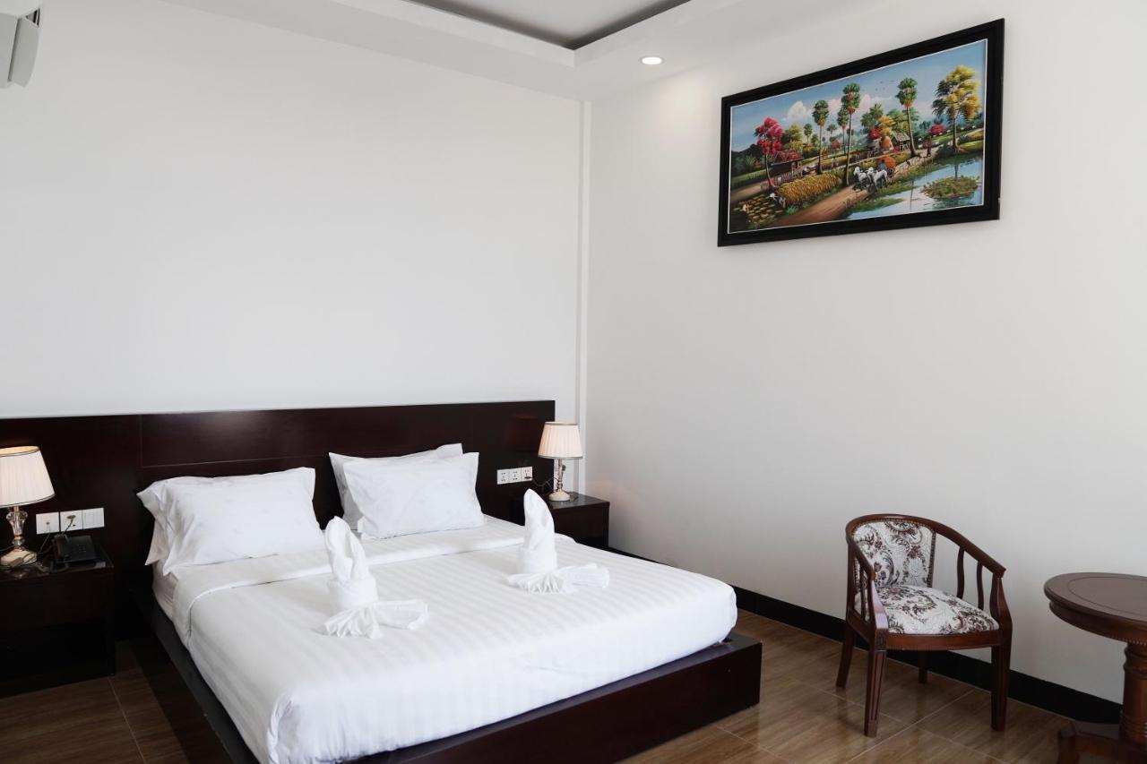 Apple Hotel Three - Near Pnh Airport Phnom Penh Exterior foto